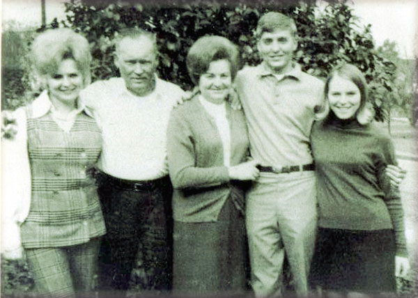 Doris and Fernie with children Flora, Steve and Dianne in 1965.